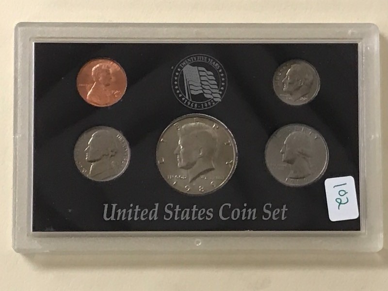 lot 102 image: 1989 Uncirculated U.S. Mint Set, Ca...