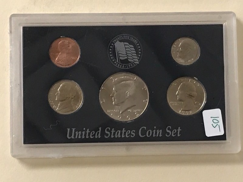 lot 105 image: 1992 Uncirculated U.S. Mint Set, Ca...
