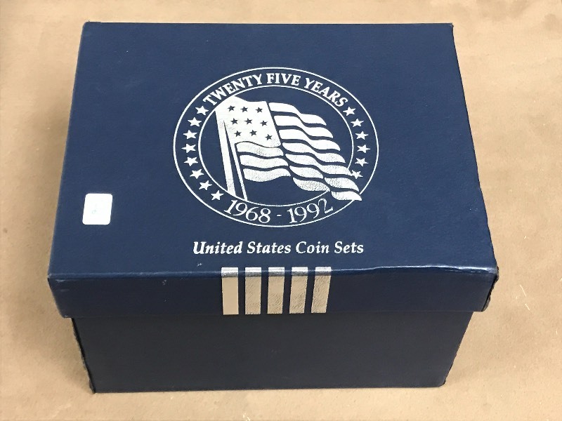 lot 106 image: 1968-1992 U.S. Mint Set 25-Year Col...