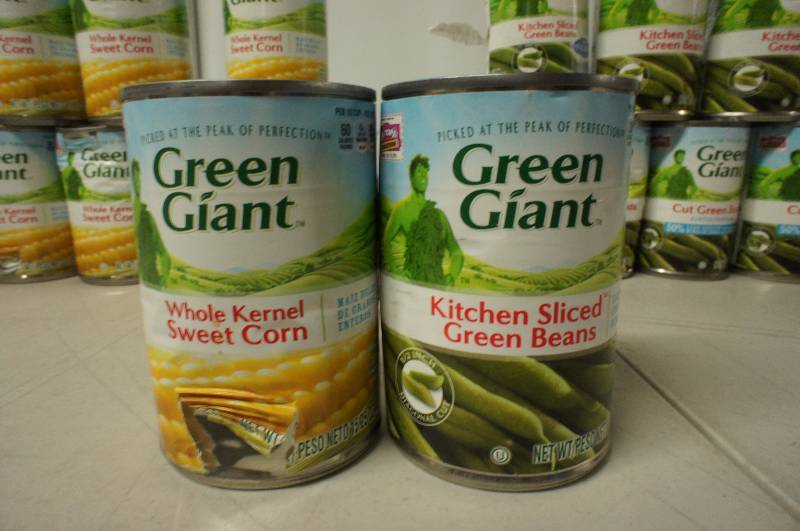 Lot of 16 Cans of Assorted Green Giant Vegetables