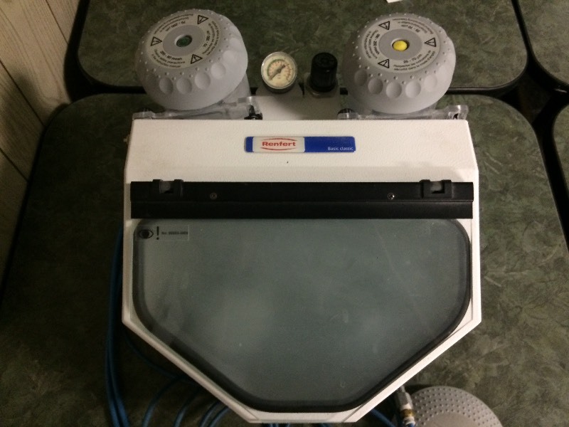 lot 1 image: Renfert Basic Classic Lab Top Sandblaster Cabinet