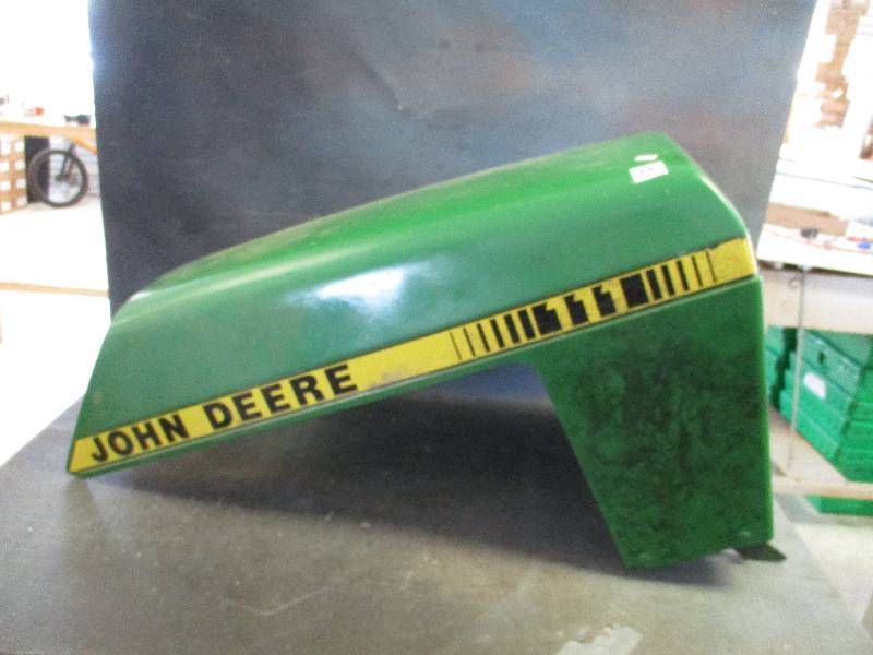 lot 29 image: John Deere Lawn Tractor Hood