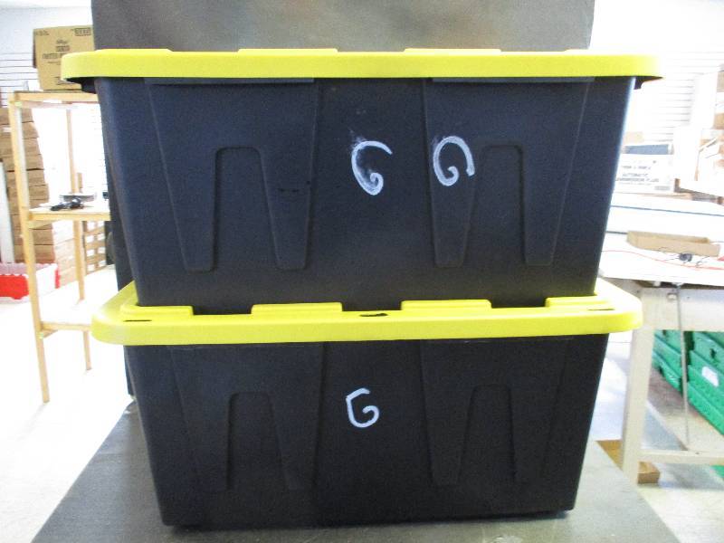lot 30 image: 2 Commander XXL Totes