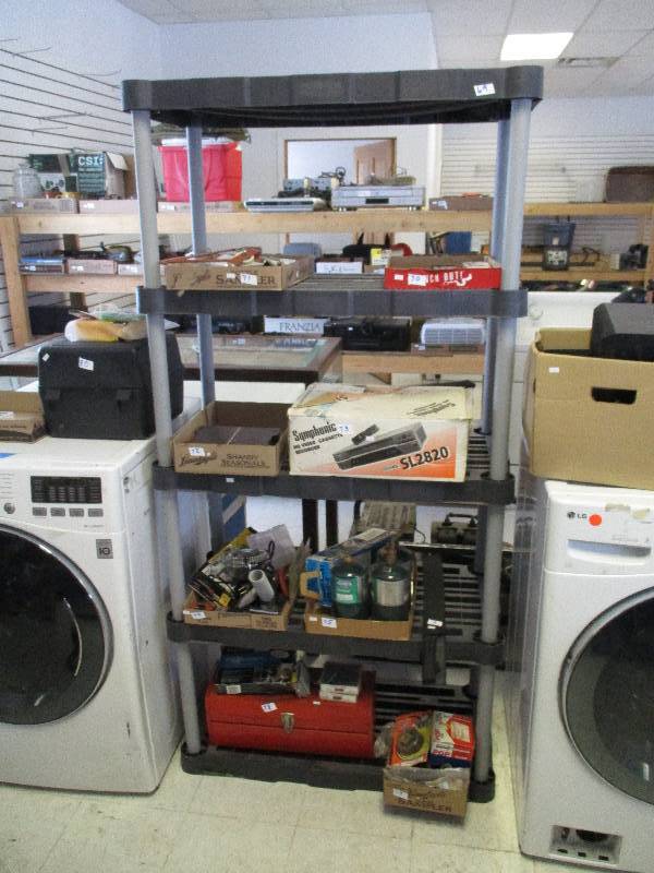 lot 69 image: Rubbermaid Shelf