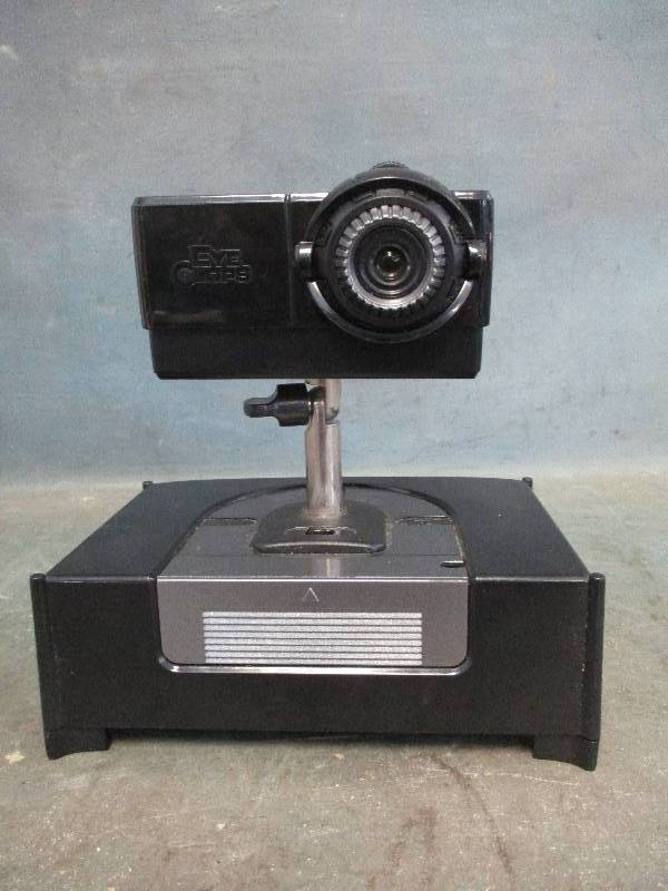 lot 11 image: Small Projector