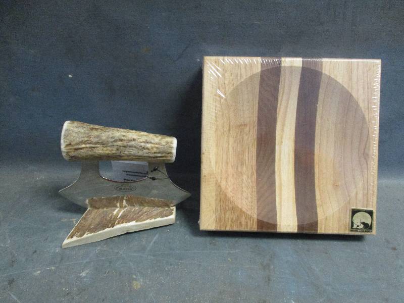 lot 19 image: ULU Knife & Ulu Bowl