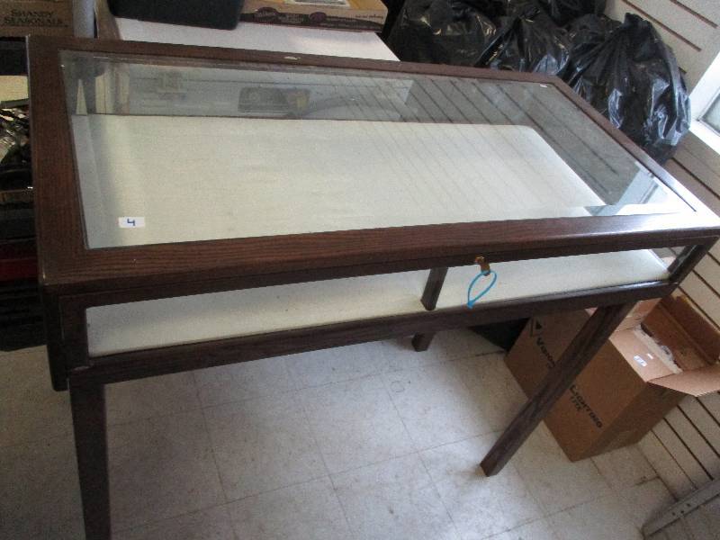 lot 4 image: Glass Display Case