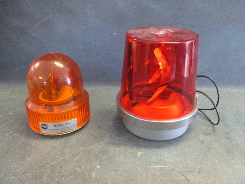 lot 100 image: Signal Lamp Assemblies