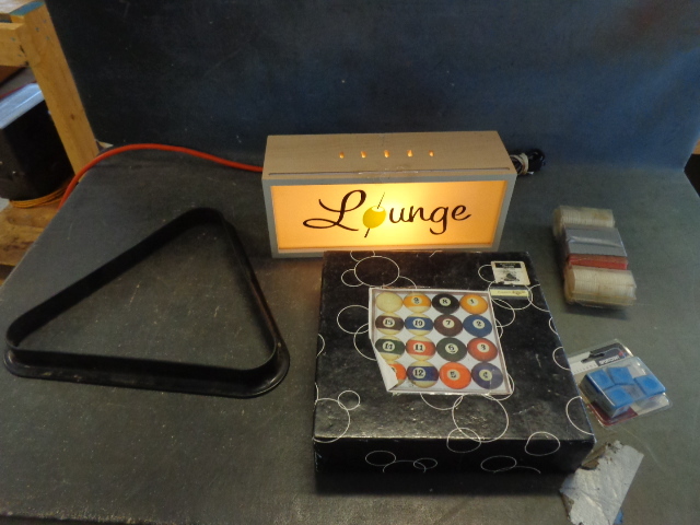 lot 104 image: Game room items