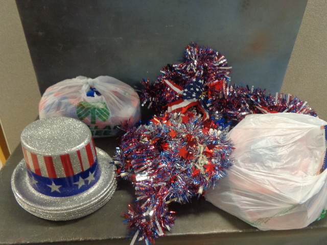 lot 123 image: 4th Of July Party Favors