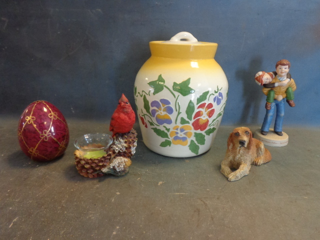 lot 138 image: Nik Naks & Cookie Jar