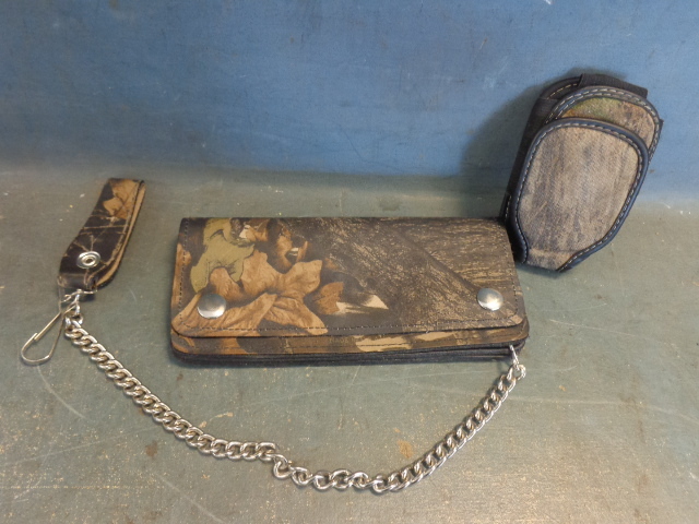 lot 139 image: Camo Chain Wallet & Cell Phone Case