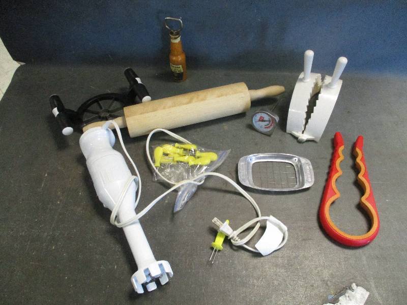 lot 155 image: Food Prep Items
