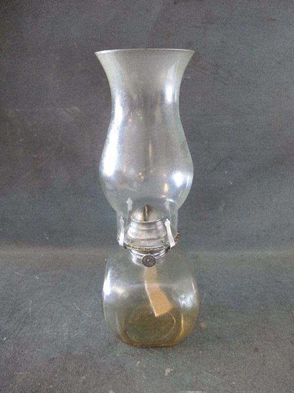 lot 176 image: Farms Oil Lamp Light