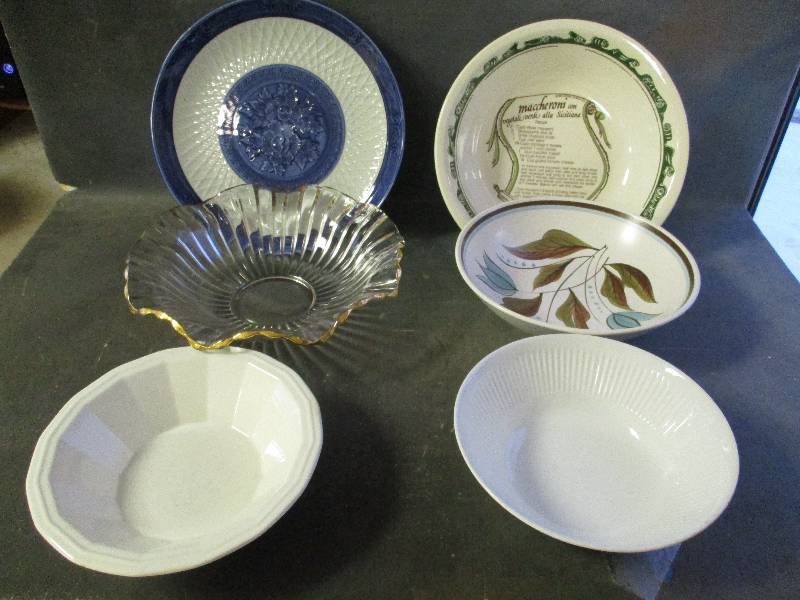 lot 183 image: Ceramic, Stone & Glass Bowls