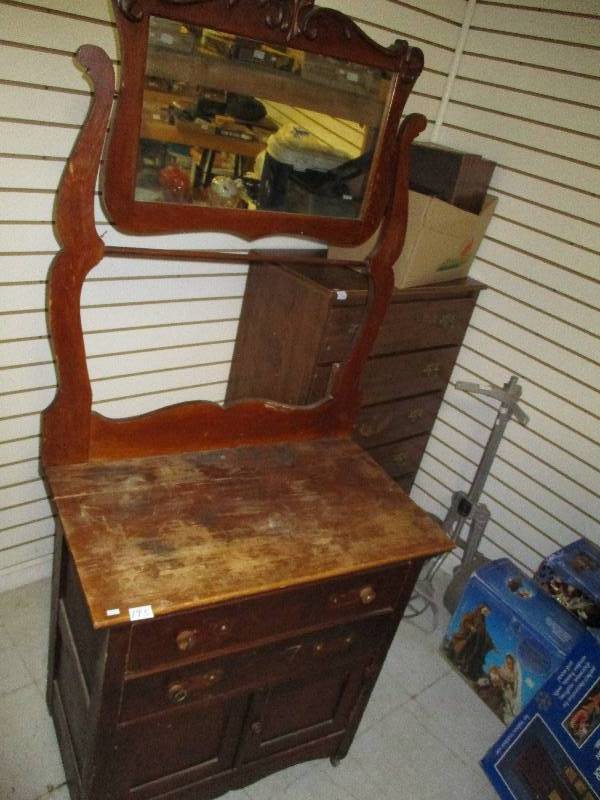 lot 195 image: Wood Antique Dresser