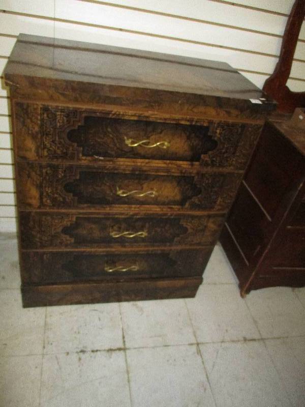 lot 196 image: 4 Drawer Dresser