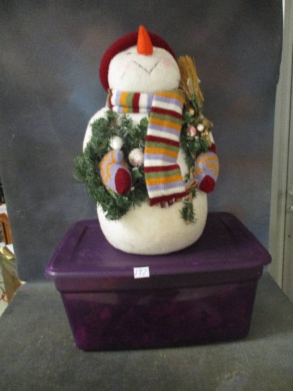 lot 197 image: Christmas Decorations