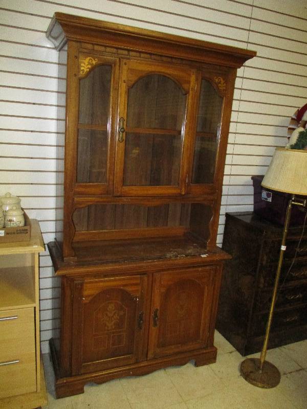 lot 199 image: 2 Piece Wood Hutch