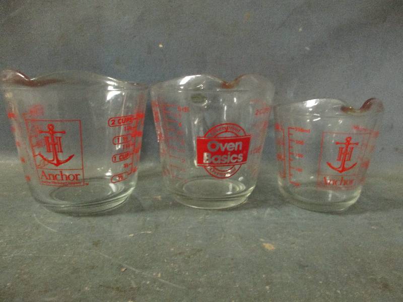 lot 202 image: Measuring Cups