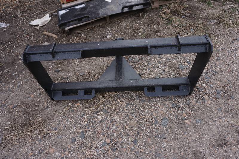 lot 8 image: Universal Mount Bobcat Skid Loader Skid Steer ReceiverTrailer Hitch Attachment