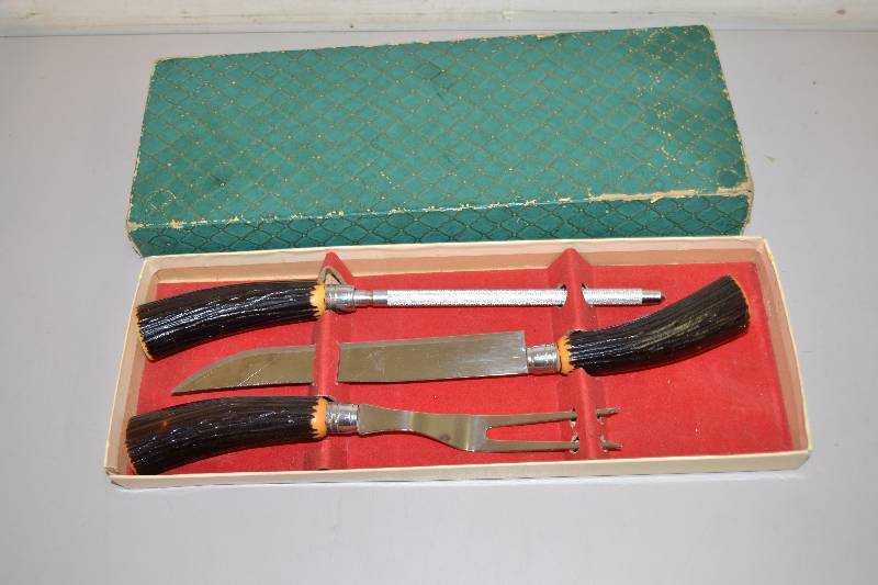 lot 92 image: Carving Set