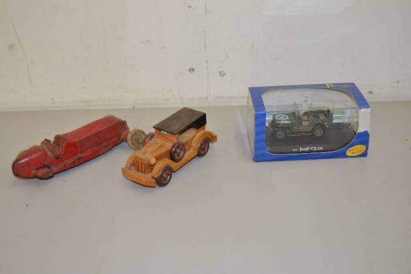 lot 94 image: Vintage Model Cars