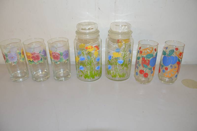lot 115 image: Floral Design Glassware