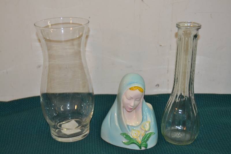 lot 117 image: Vases and Planter