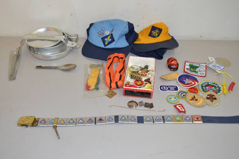 lot 123 image: Vintage Cub Scout Supplies