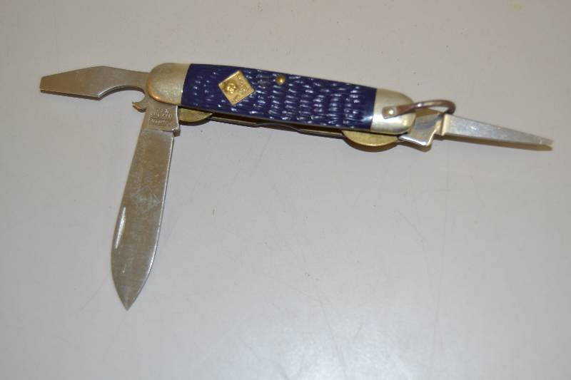 lot 124 image: Vintage Cub Scout Knife