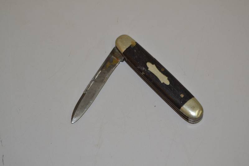 lot 127 image: Pocket knife