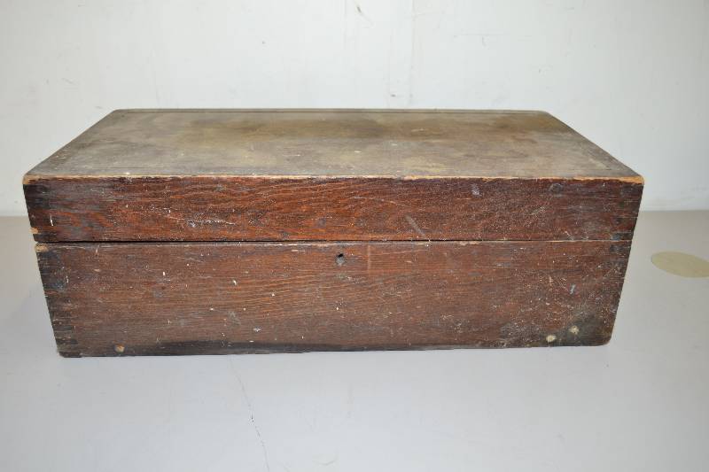 lot 141 image: Vintage Wood Box