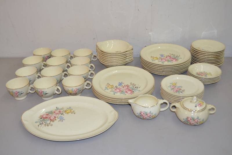 lot 166 image: Taylor Smith Dishes Set