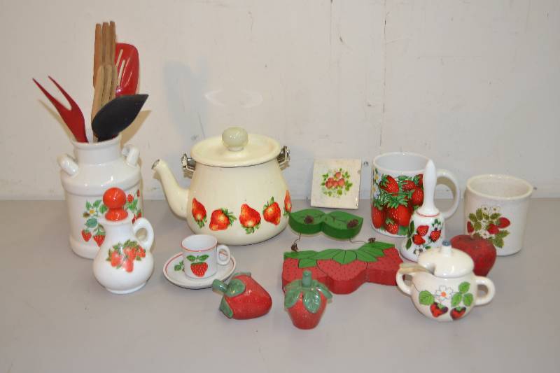 lot 167 image: Strawberry Decor