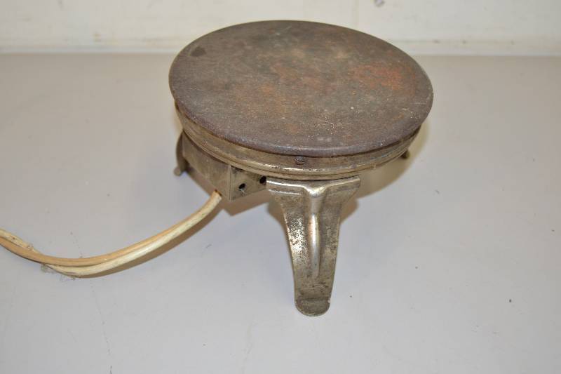 lot 171 image: Vintage Hot Plate