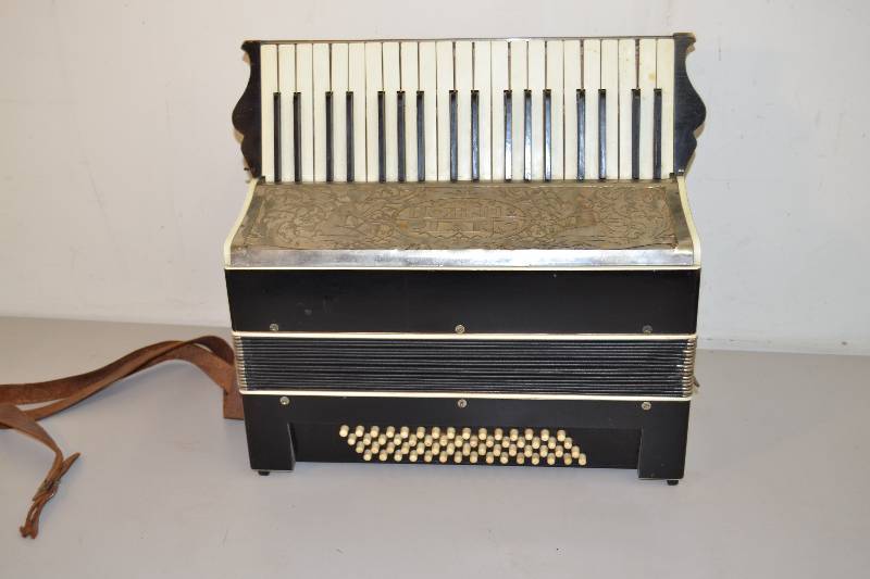 lot 175 image: Honer Piano Accordion