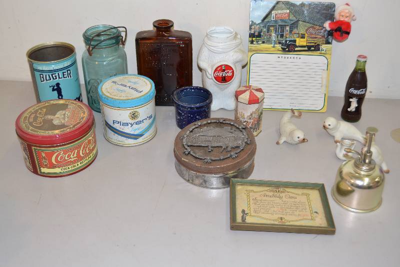 lot 8 image: Vintage Items
