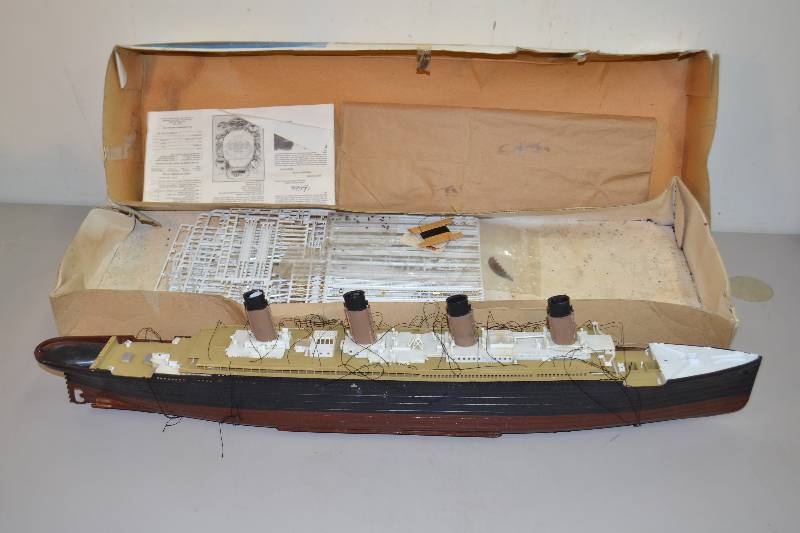 lot 27 image: RMS Titanic Model