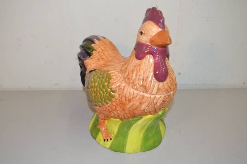 lot 29 image: Rooster Cookie Jar