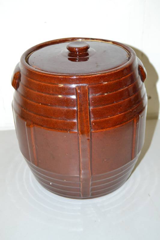 lot 30 image: Stoneware Cookie Jar