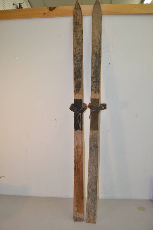 lot 32 image: Antique wood Skis
