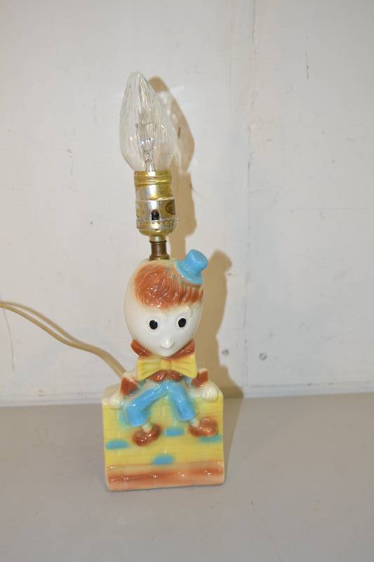 lot 35 image: Humpty Dumpty Lamp