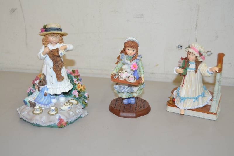 lot 38 image: Treasures Figurines