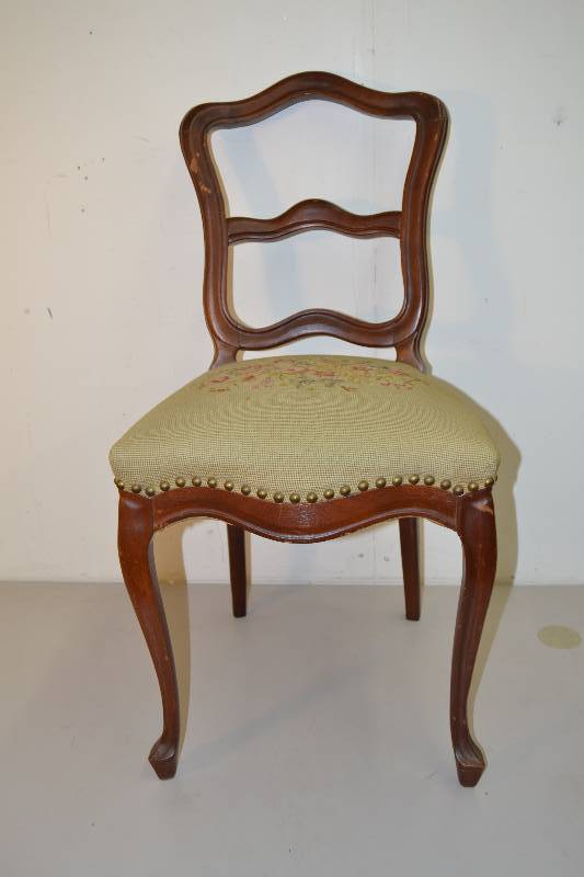 lot 47 image: Vintage chair