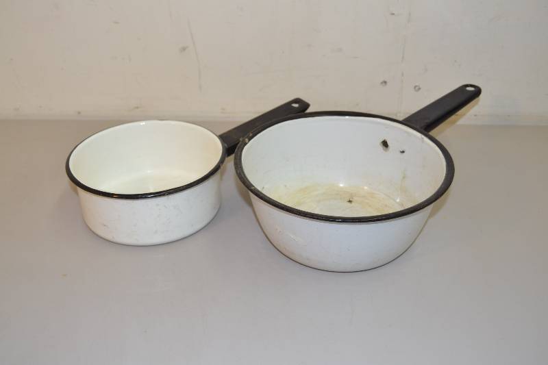 lot 55 image: Enamelware
