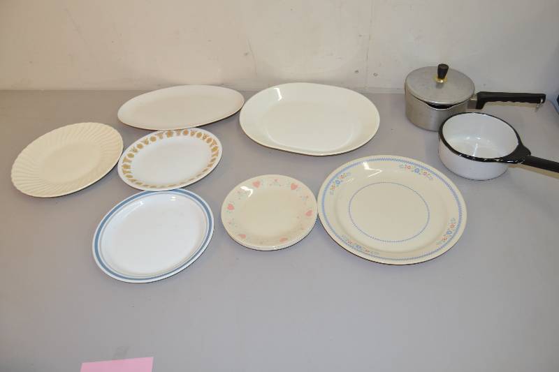 lot 58 image: Enamelware and plates