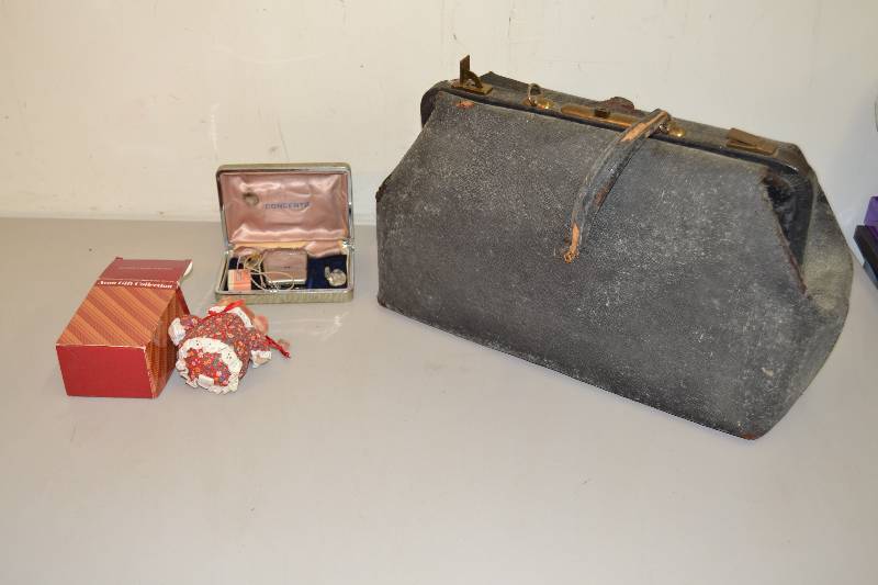 lot 61 image: Vintage doctors bag