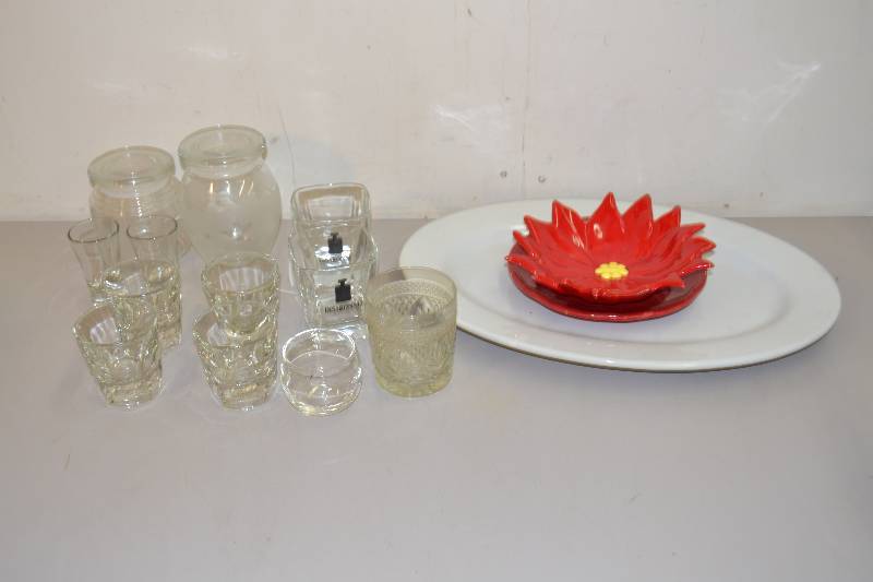 lot 64 image: Glassware and Platter