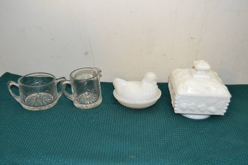 lot 71 image: Vintage Dishes